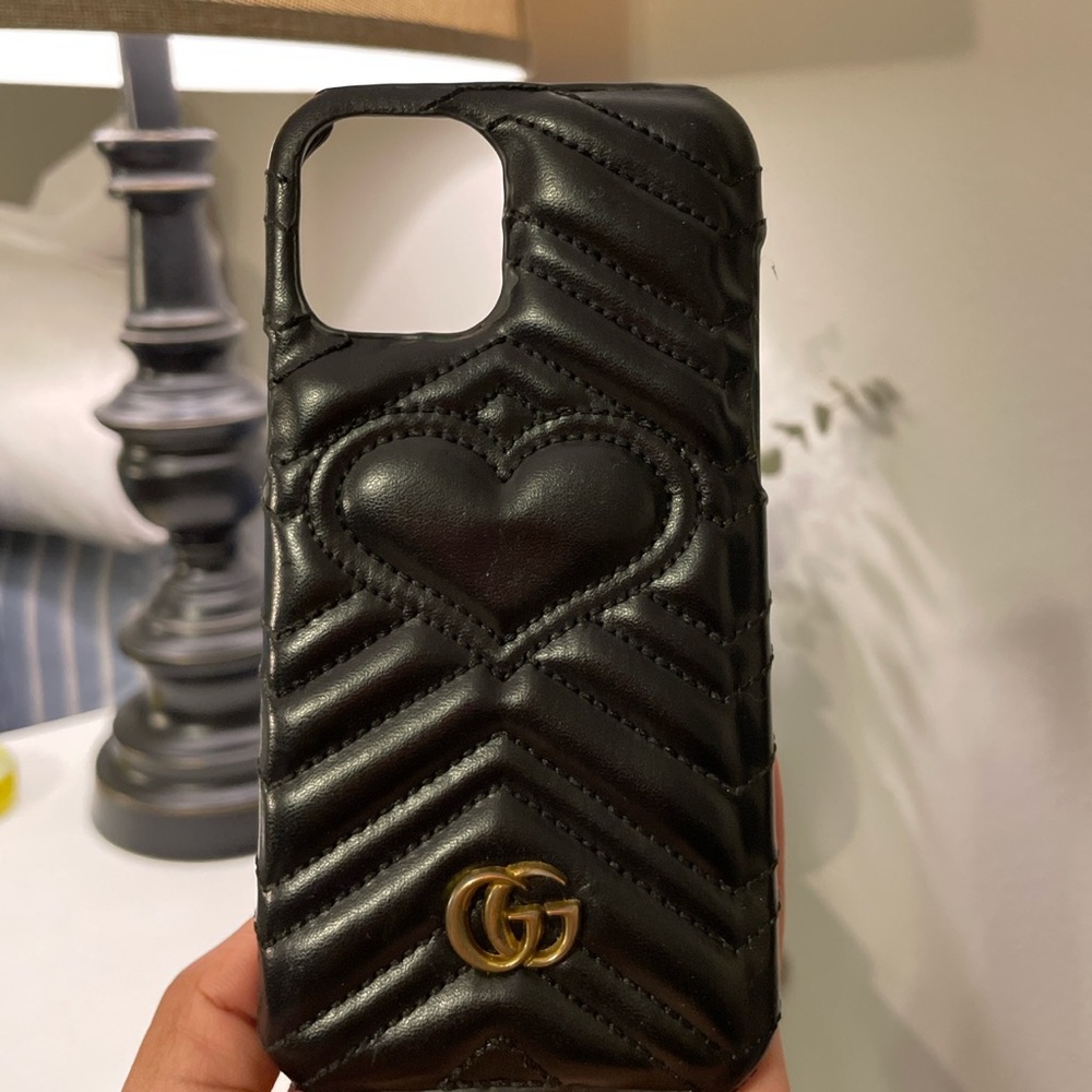 Gucci iPhone 12/12 pro snap on case